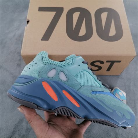 fake yeezy 700